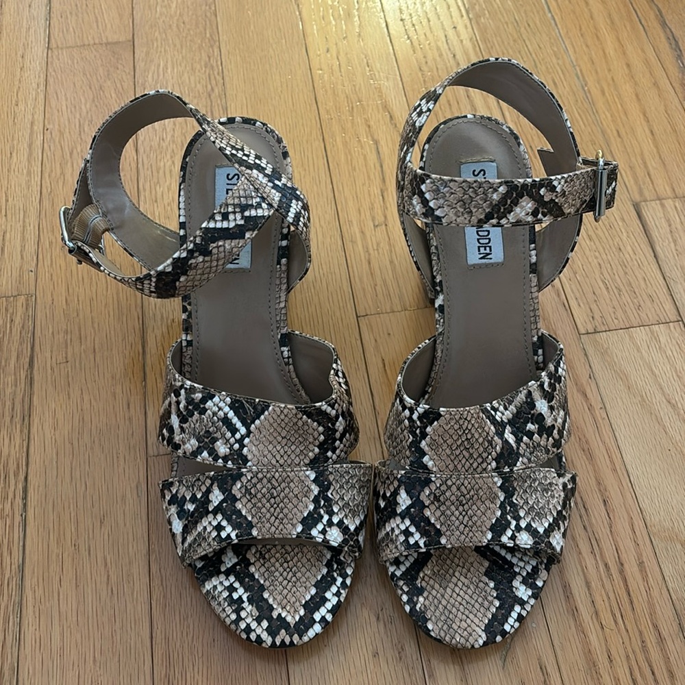 Steve Madden size 8 1/2. Worn once